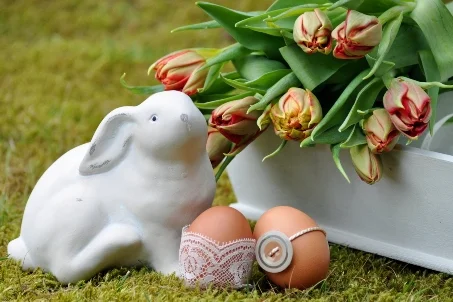 Osterdeko: Hase und Eier